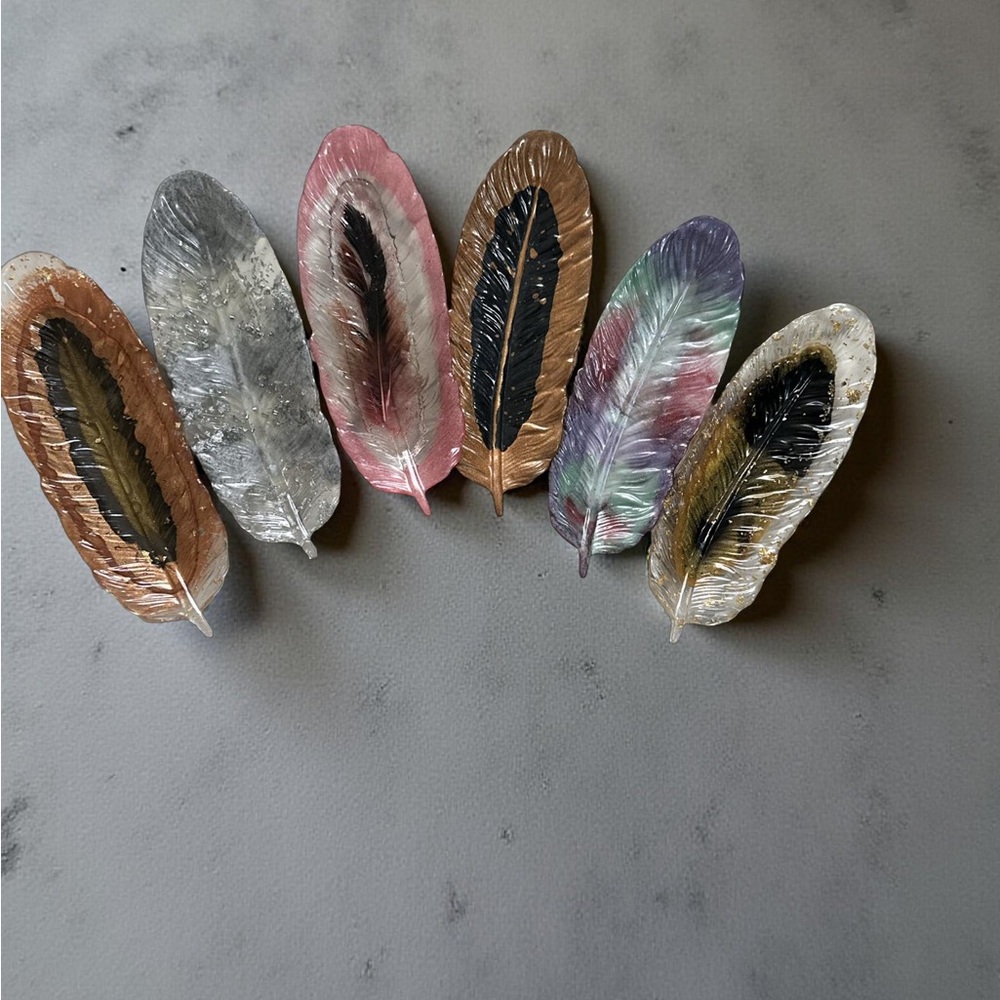 Colorful Feather-Shaped Trinket Dishes
